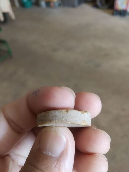 พระเนื้อผงจันทร์ลอยรูปทรงวงกลม(พระรูปเหมือนพระศีลขันโสภณ(สนิท)(วัดศีลขันธาราม)(เนื้อผงน้ำมัน)(จังหวัดอ่างทอง))พระบ้านพระเครื่องรางของมงคล รูปที่ 13