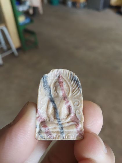 พระเนื้อผงน้ำมันสายรุ้ง(พระพิมพ์พระซุ้มกอสายรุ้งหลังยันต์(พระหลวงพ่อแช่มวัดโพธิ์อ้น)(จังหวัดสุพรรณบุรี))พระบ้านพระเครื่องรางของมงคล รูปที่ 3