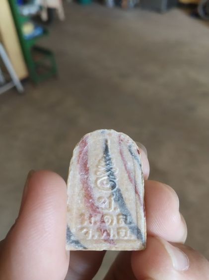 พระเนื้อผงน้ำมันสายรุ้ง(พระพิมพ์พระซุ้มกอสายรุ้งหลังยันต์(พระหลวงพ่อแช่มวัดโพธิ์อ้น)(จังหวัดสุพรรณบุรี))พระบ้านพระเครื่องรางของมงคล รูปที่ 5