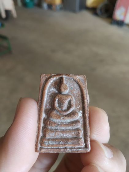 พระเนื้อผงผสมชานหมากสีแดง(พระสมเด็จหลังพระหลวงปู่สรวง(รูปเหมือนครึ่งองค์ลูกตาเบ๊าะ)(ออกวัดเลียบราษฎร์บำรุง)(นนทบุรีปี2539))พระเครื่องของมงคล รูปที่ 4