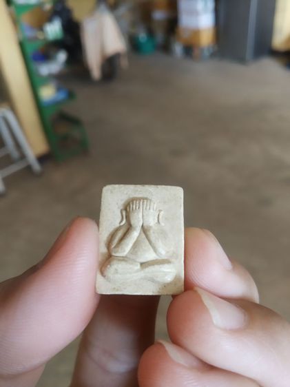 พระเนื้อผงผสมว่านพิมพ์เล็ก(พระผงพระปิดตาวัดตะโกสูง(เนื้อออกสีเหลืองอ่อนๆ)(จังหวัดนครปฐม))พระบ้านพระเครื่องรางของมงคล รูปที่ 4