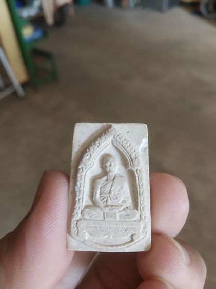 พระผงผสมว่านและพระเกศา(พระรูปเหมือนพระวิสุทธาธิบดีวัดไตรมิตร(กรุงเทพมหานคร)(พระหลวงพ่อเกษมเขมโกปลุกเสก))พระบ้านพระเครื่องรางของมงคล รูปที่ 2