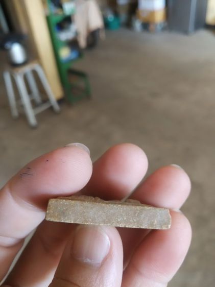 พระเนื้อผงน้ำมัน(พระพิมพ์พระพุทธมงคลหลังพระรูปเหมือนพระครูพลอย(วัดเขาซ่อนหม้อ)(จังหวัดสุพรรณบุรี))พระบ้านพระเครื่องรางของมงคล รูปที่ 10