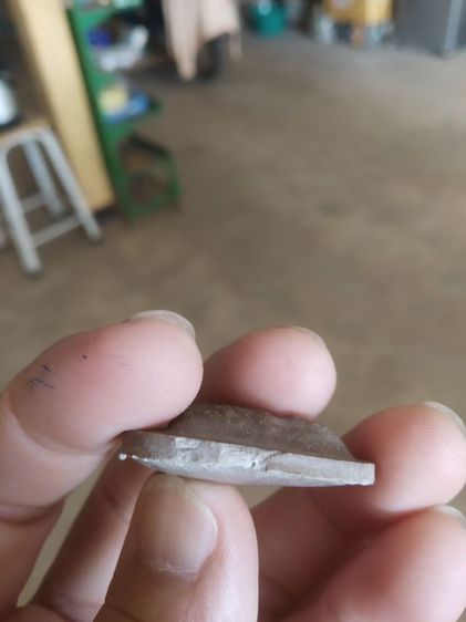 พระเนื้อดินผสมผงรูปทรงกลม(พระพิมพ์พระนางสำปะสิวหรือพระท่ามะปรางวัดสำปะซิว(รุ่นที่สาม)(จังหวัดสุพรรณบุรี))พระบ้านพระเครื่องรางของมงคล รูปที่ 12