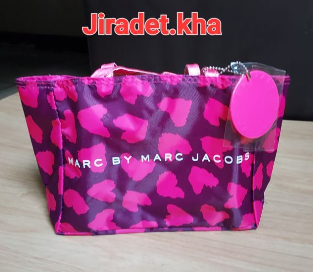 กระเป๋าถือสีสันสดใสแบรนด์ MARC BY MARC JACOBS สินค้าใหม่ ขนาดกระเป๋าเพียง 18.5×15×7cm ดีไซด์สวยงาม สินค้าคัดมาจากโกดังสินค้าญี่ปุ่น(Limited) รูปที่ 2