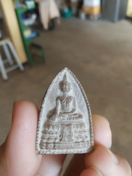 พระเนื้อผงผสมว่านรูปทรงเตารีด(พระพิมพ์พระพุทธพระผงหลวงปู่สวิงหลังยันต์(ไม่ทราบพระเกจิ)(ไม่ทราบรุ่นและอายุ))พระบ้านพระเครื่องรางของมงคล รูปที่ 5