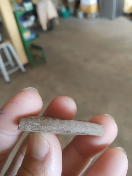 พระเนื้อผงผสมว่านรูปทรงเตารีด(พระพิมพ์พระพุทธพระผงหลวงปู่สวิงหลังยันต์(ไม่ทราบพระเกจิ)(ไม่ทราบรุ่นและอายุ))พระบ้านพระเครื่องรางของมงคล รูปที่ 8