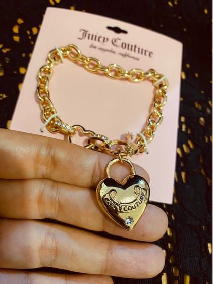 สร้อยข้อมือ Juicy Couture Goldtone Crystal Heart Logo Chunky Chain Toggle Bracelet