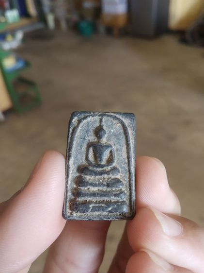 พระเนื้อผงผสมว่านและผงใบลาน(พระสมเด็จเนื้อออกดำไม่ทราบเกจิที่สร้าง(240202))พระบ้านพระเครื่องรางของมงคล รูปที่ 2