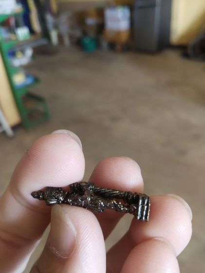 เครื่องรางของขลังเนื้อโลหะ(ท้าวเวสสุวรรณ(ไม่ทราบพระเกจิที่สร้างเป็นเนื้อโลหะ)มีลักษณะเนื้อออกสีดำ)เครื่องรางของมงคลเนื้อโลหะ รูปที่ 7