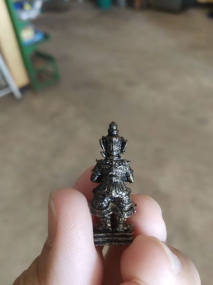 เครื่องรางของขลังเนื้อโลหะ(ท้าวเวสสุวรรณ(ไม่ทราบพระเกจิที่สร้างเป็นเนื้อโลหะ)มีลักษณะเนื้อออกสีดำ)เครื่องรางของมงคลเนื้อโลหะ รูปที่ 4