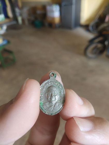 พระเหรียญเม็ดแตงเนื้อกะไหล่เงิน(พระหลวงปู่ทวด(วัดช้างให้)หลังเป็นพระหลวงปู่ทิม(ธัมมธโร)(จังหวัดปัตตานีปี2522))พระบ้านพระเครื่องรางของมงคล รูปที่ 18