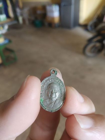 พระเหรียญเม็ดแตงเนื้อกะไหล่เงิน(พระหลวงปู่ทวด(วัดช้างให้)หลังเป็นพระหลวงปู่ทิม(ธัมมธโร)(จังหวัดปัตตานีปี2522))พระบ้านพระเครื่องรางของมงคล รูปที่ 5