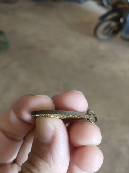 พระเหรียญเนื้อกะไหล่ทองรูปทรงไข่(พระรูปเหมือนพระหลวงปู่คร่ำ(พระมงคลศิลาจารย์)(พระเกจิ)(วัดวังหว้า)(จังหวัดระยอง))พระบ้านพระเครื่องรางของมงคล รูปที่ 15