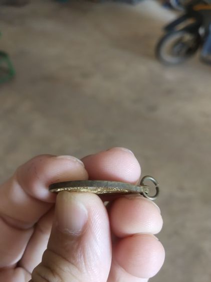 พระเหรียญเนื้อกะไหล่ทองรูปทรงไข่(พระรูปเหมือนพระหลวงปู่คร่ำ(พระมงคลศิลาจารย์)(พระเกจิ)(วัดวังหว้า)(จังหวัดระยอง))พระบ้านพระเครื่องรางของมงคล รูปที่ 14