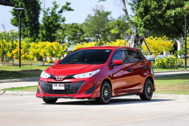 Toyota Yaris 2017 1.2 J Sedan เบนซิน ไม่ติดแก๊ส เกียร์อัตโนมัติ แดง