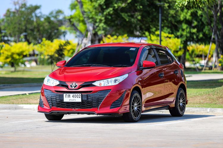 Toyota Yaris 2017 1.2 J Sedan เบนซิน ไม่ติดแก๊ส เกียร์อัตโนมัติ แดง รูปที่ 4