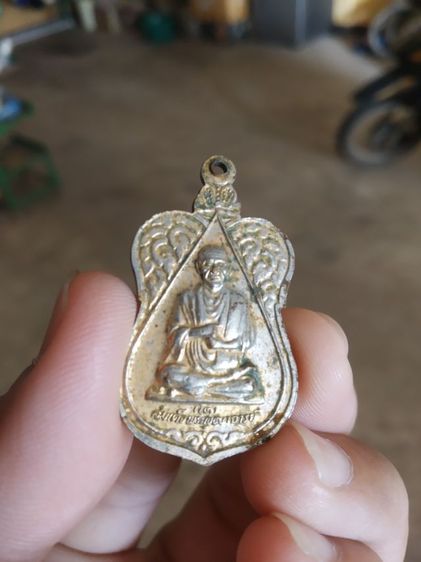 พระเหรียญเนื้อกะไหล่ทอง(เหรียญพระประธานวัดระฆังโฆสิตารามหลังพระสมเด็จพุฒาจารย์โตพรหมรังสี(กรุงเทพฯ))พระบ้านพระเครื่องรางของมงคล รูปที่ 2