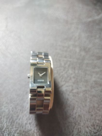 เงิน Gucci Lady's Watches
นาฬิกาข้อมือสุภาพสตรี แท้ 
รุ่น Gucci 2305 L Black Dial bracelet lady's Swiss watch
