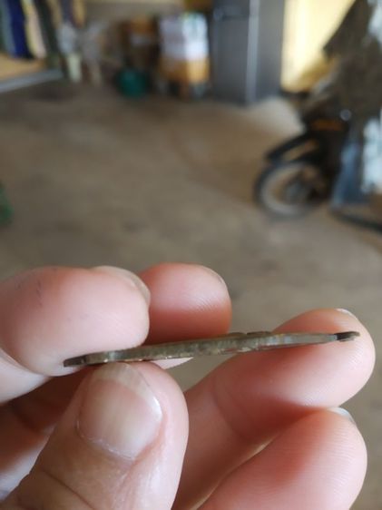 พระเหรียญเนื้อทองเหลือง((พระพิมพ์)เหรียญพระปางลีลากำแพงทุ่งเศรษฐี(แท่นศิลาอาสน์)(จังหวัดอุตรดิตถ์))พระบ้านพระเครื่องรางของมงคล รูปที่ 12