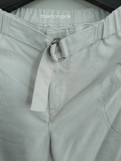 กางเกง uniqlo ขนาดM สีขาวเนื้อผ้าใส่สบายไม่บางมาก เอวปรับได้จากสายรัด รูปที่ 3