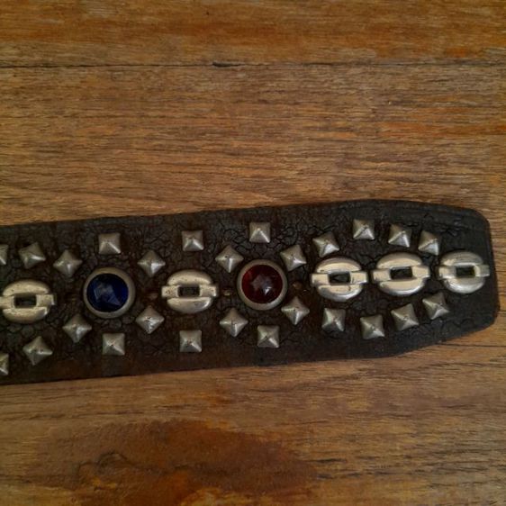 ❌ขายแล้ว❌vintage handcraft studded jeweled rockabilly belt
🔵🔵🔵 รูปที่ 2
