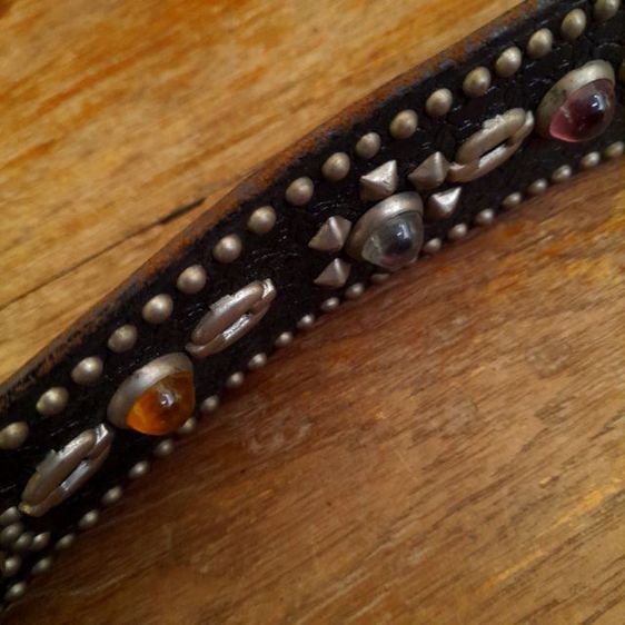 ❌ขายแล้ว❌vintage handcraft studded jeweled rockabilly belt
🔵🔵🔵 รูปที่ 9