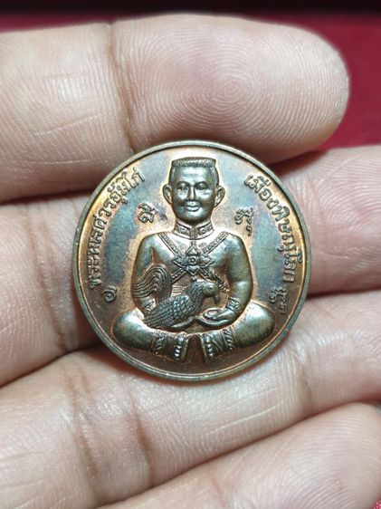 เหรียญ พระนเรศวรอุ้มไก่ (เงี้ยวทิ้งปืน) วัดท่ามะปราง รุ่นแรก ปี49 หลวงพ่อรวยหลวงพ่อสาครหลวงพ่อแย้ม และเกจิ อื่นๆอีกมากมาย ปลุกเสก รูปที่ 3