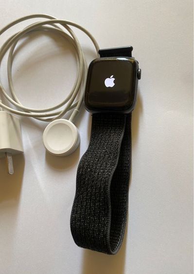 ไทเทเนียม ดำ apple watch series 4  ขนาด44mm เครื่องใช้งานได้ปกติ สุขภาพแบต 81 เปอร์เซ็น เครื่องสภาพนางฟ้า