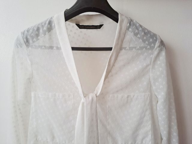 ส่งต่อเสื้อ Zara ไซส์ XS สีขาว ลายหัวใจ รูปที่ 2