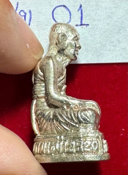 หลวงปู่ศุข เกสโร วัดปากคลองมะขามเฒ่า ชัย รูปหล่อลอยองค์ เนื้อเงิน  รูปที่ 2