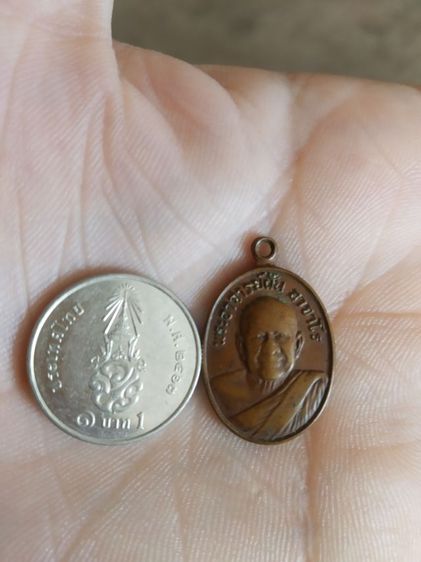 พระเหรียญเม็ดแตงเนื้อทองแดง(พระอาจารย์ฝั้นอาจาโรวัดป่าอุดมพร(ลานโพธิ์สร้างถวาย)(จังหวัดสกลนครปี2520))พระเครื่องรางของมงคลพระบ้าน รูปที่ 4