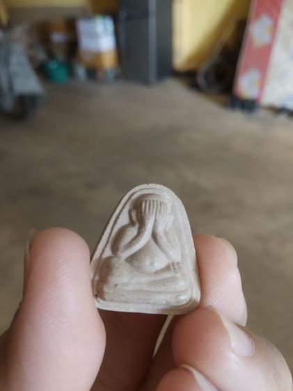 พระเนื้อผงผสมว่านพิมพ์เล็ก(พระผงพระปิดตาหลังยันต์เนื้อออกสีน้ำตาลอ่อน(วัดเขาหวาย)(จังหวัดระยอง))พระบ้านพระเครื่องรางของมงคล รูปที่ 4