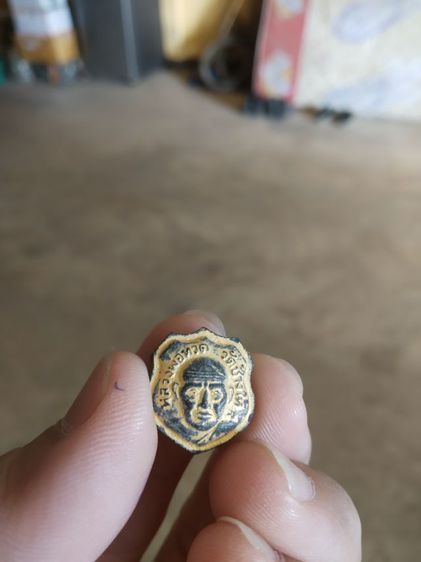 พระเนื้อผงผสมว่านรูปทรงหัวแหวน(พระหลวงปู่ทวดวัดช้างให้(จังหวัดปัตตานีปี2540))พระบ้านพระเครื่องรางของมงคล รูปที่ 2