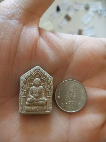 พระเนื้อผงผสมว่านพิมพ์เล็ก(พระผงรูปเหมือนพระหลวงปู่จ้อยวัดบางช้างเหนือ(นครปฐม))พระบ้านพระเครื่องรางของมงคล รูปที่ 9