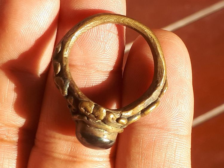 หล่อโบราณ แหวนนาคเกี้ยว หัวเมฆพัตร เนื้อทองผสม หลวงพ่ออิ่ม วัดหัวเขา จ.สุพรรณ ปี 244x ยุคต้น ขนาดใหญ่ มีน้ำหนัก เก่า สภาพสวยมาก แท้ หนา มีน้ รูปที่ 2