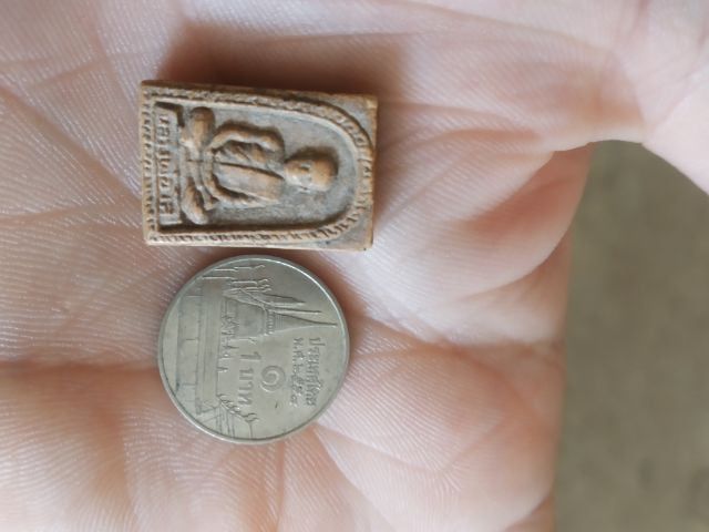 พระเนื้อดินผสมผงพิมพ์เล็ก(พระรูปเหมือนพระหลวงพ่อโล(วัดสว่างโคก)(พระเกจิ)(จังหวัดสมุทรปราการ))พระบ้านพระเครื่องรางของมงคล รูปที่ 7