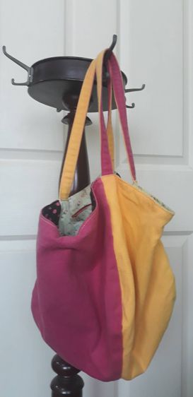 กระเป๋าผ้าหลากสี สีเหลือง ชมพู ฟ้า เขียว  สะพายไหล่ ผ้าด้านในมีลายสวยงาม รูปที่ 3