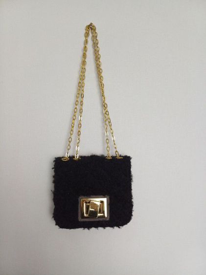 OZOC gold chain bag 
กระเป๋าสีดำ ขนเทียม รูปที่ 2