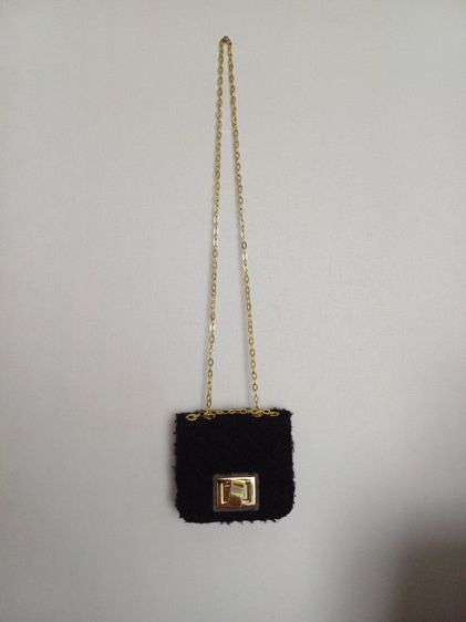OZOC gold chain bag 
กระเป๋าสีดำ ขนเทียม รูปที่ 3