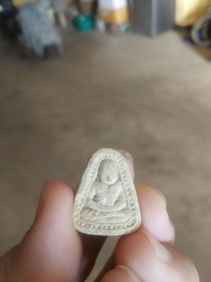 พระเนื้อผงผสมมวลสารเกสร(พระหลวงพ่อเงินวัดบางคลาน(รุ่นปลดหนี้)ปี2534(จังหวัดพิจิตร))พระบ้านพระเครื่องรางของมงคล รูปที่ 4