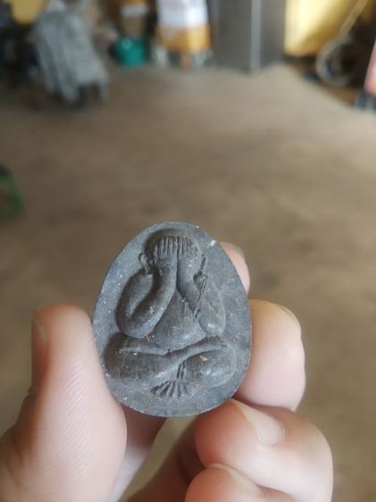 พระเนื้อผงผสมว่านดำ(พระปิดตาหลังยันต์(พระเจ้าห้าพระองค์)(เนื้อออกสีเทาเข้ม)(พระพิมพ์กลางไม่ทราบพระเกจิที่สร้าง))พระบ้านพระเครื่องรางของมงคล รูปที่ 3