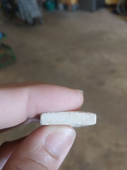 พระเนื้อผงผสมว่าน(พระผงรูปเหมือนพระหลวงพ่อคูณปริสุทโธ(เนื้อสีขาว)(รุ่นเสาร์ห้า)วัดบ้านไร่(จังหวัดนครราชสีมาปี2536))พระเครื่องรางของมงคล รูปที่ 17