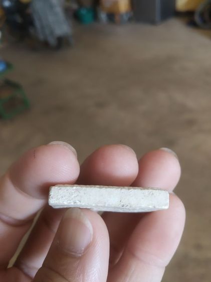 พระเนื้อผงผสมว่าน(พระผงรูปเหมือนพระหลวงพ่อคูณปริสุทโธ(เนื้อสีขาว)(รุ่นเสาร์ห้า)วัดบ้านไร่(จังหวัดนครราชสีมาปี2536))พระเครื่องรางของมงคล รูปที่ 15