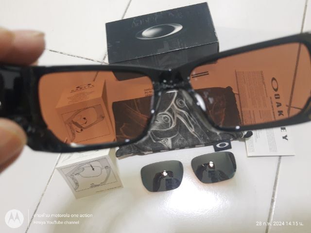 แว่นตากันแดด Oakley รุ่น STYLE SWITCH Frame Polished black Lens ,black iridium,vr28 black iridium ความเข้มแสง ระดับ 3n  รุ่นนี้ มีเลนส์สำรองใส่มาให้เลย