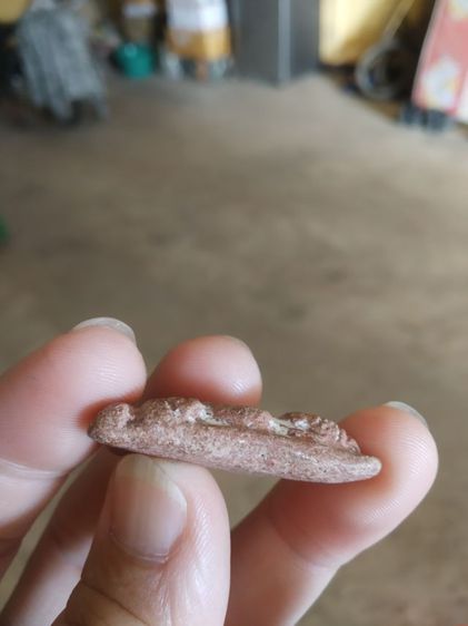 พระเนื้อดินผสมผง(พระพิมพ์พระพุทธนั่งบนฐานบัว(เนื้อออกน้ำตาลแดง)(ไม่ทราบพระเกจิที่สร้าง)(280224))พระบ้านพระเครื่องรางของมงคล รูปที่ 16