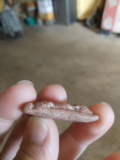 พระเนื้อดินผสมผง(พระพิมพ์พระพุทธนั่งบนฐานบัว(เนื้อออกน้ำตาลแดง)(ไม่ทราบพระเกจิที่สร้าง)(280224))พระบ้านพระเครื่องรางของมงคล รูปที่ 11