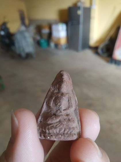 พระเนื้อดินผสมผง(พระพิมพ์พระกลีบบัวนั่งสมาธิ(เนื้อออกน้ำตาลหลังเรียบ)(ไม่ทราบพระเกจิที่สร้าง)(280225))พระบ้านพระเครื่องรางของมงคล รูปที่ 4