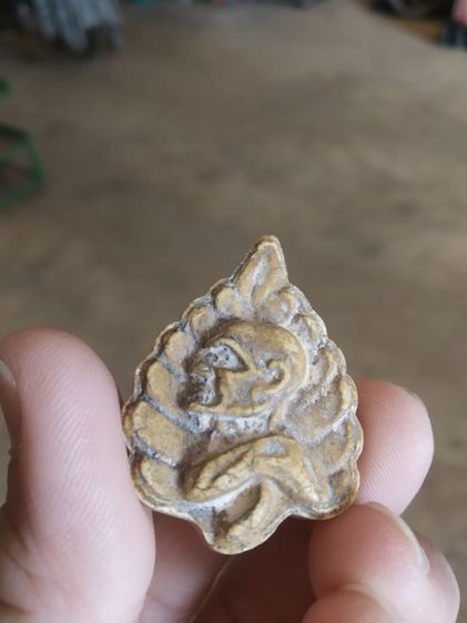 พระเนื้อผงผสมว่านพิมพ์ใบโพธิ์(พระรูปเหมือนหันข้างหลังยันต์(เจ้าคุณนรฯ)วัดเทพศิรินทร์(ปี2513)กรุงเทพมหานคร)พระบ้านพระเครื่องรางของมงคล รูปที่ 6