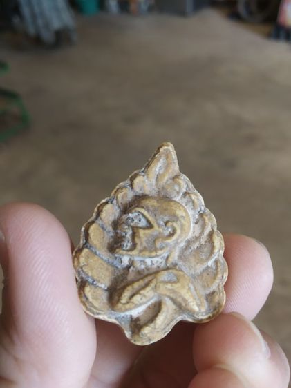 พระเนื้อผงผสมว่านพิมพ์ใบโพธิ์(พระรูปเหมือนหันข้างหลังยันต์(เจ้าคุณนรฯ)วัดเทพศิรินทร์(ปี2513)กรุงเทพมหานคร)พระบ้านพระเครื่องรางของมงคล รูปที่ 2